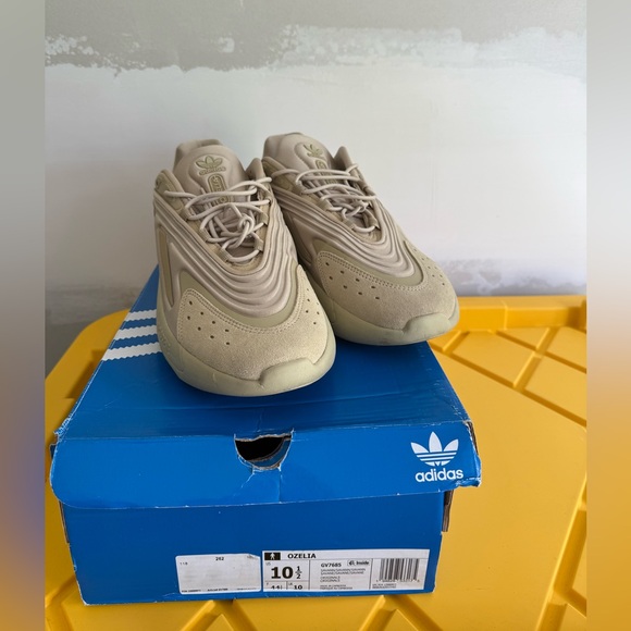 adidas Ozelia - Picture 1 of 4
